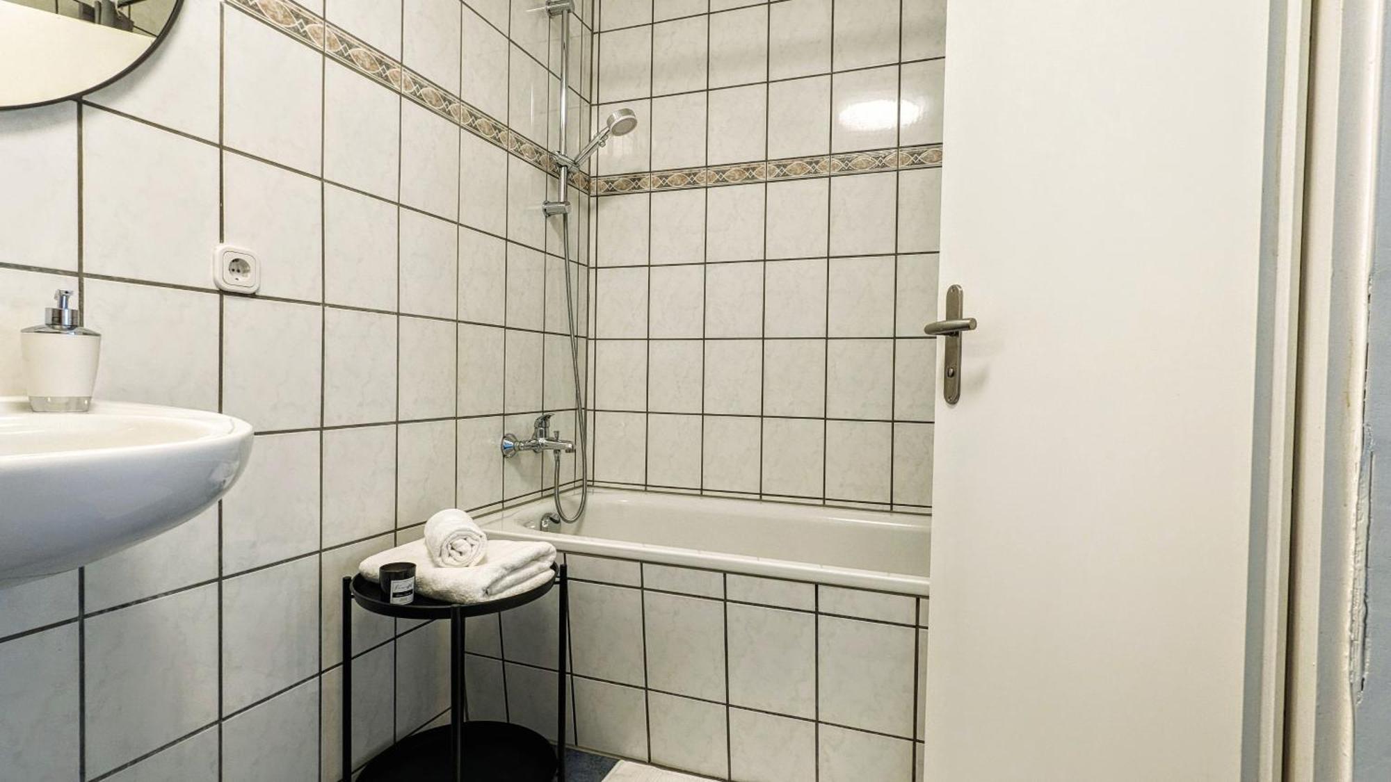 Tt Living Apartments Bonitas & Divinitas I 2 Schlafzimmer I Kueche I Vollbad I Waschmaschine Rellingen Exteriér fotografie